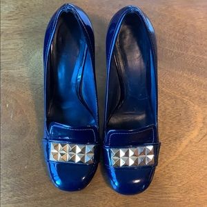 Tory Burch Lizzy gold studded blue patent pumps